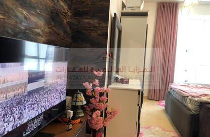 Apartment - Studio - 1 Bathroom for rent in Beach Tower 1 - Al Khan Lagoon - Al Khan - Sharjah