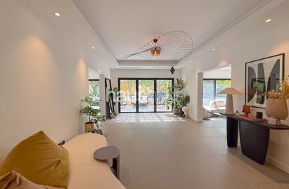 Villa - 4 Bedrooms - 4 Bathrooms for rent in Meadows 4 - Meadows - Dubai