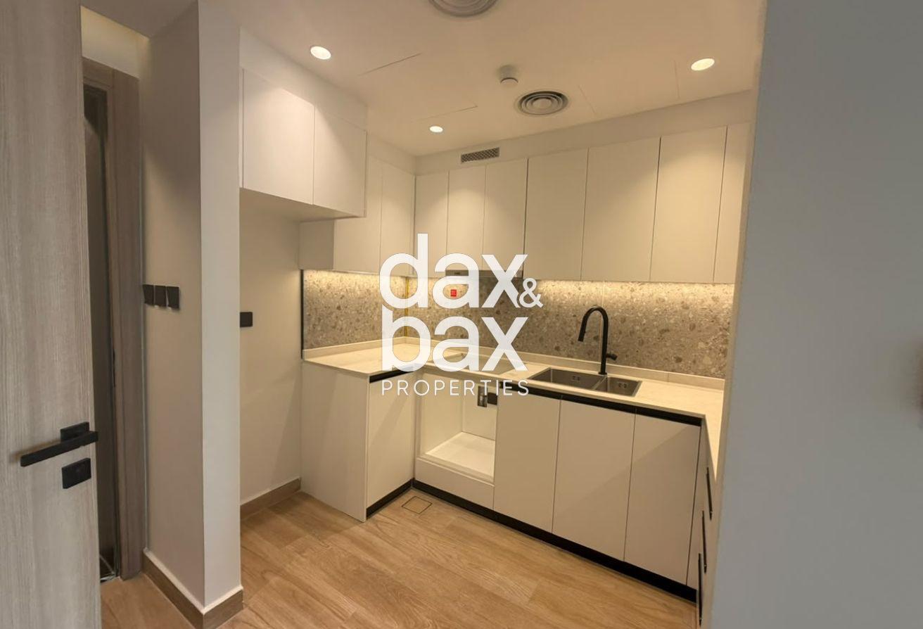 Furnished | Balcony & City Views | Vacant photo 5
