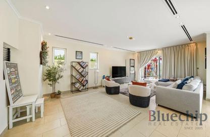 Villa - 4 Bedrooms - 5 Bathrooms for sale in District 8 - Jumeirah Park - Dubai