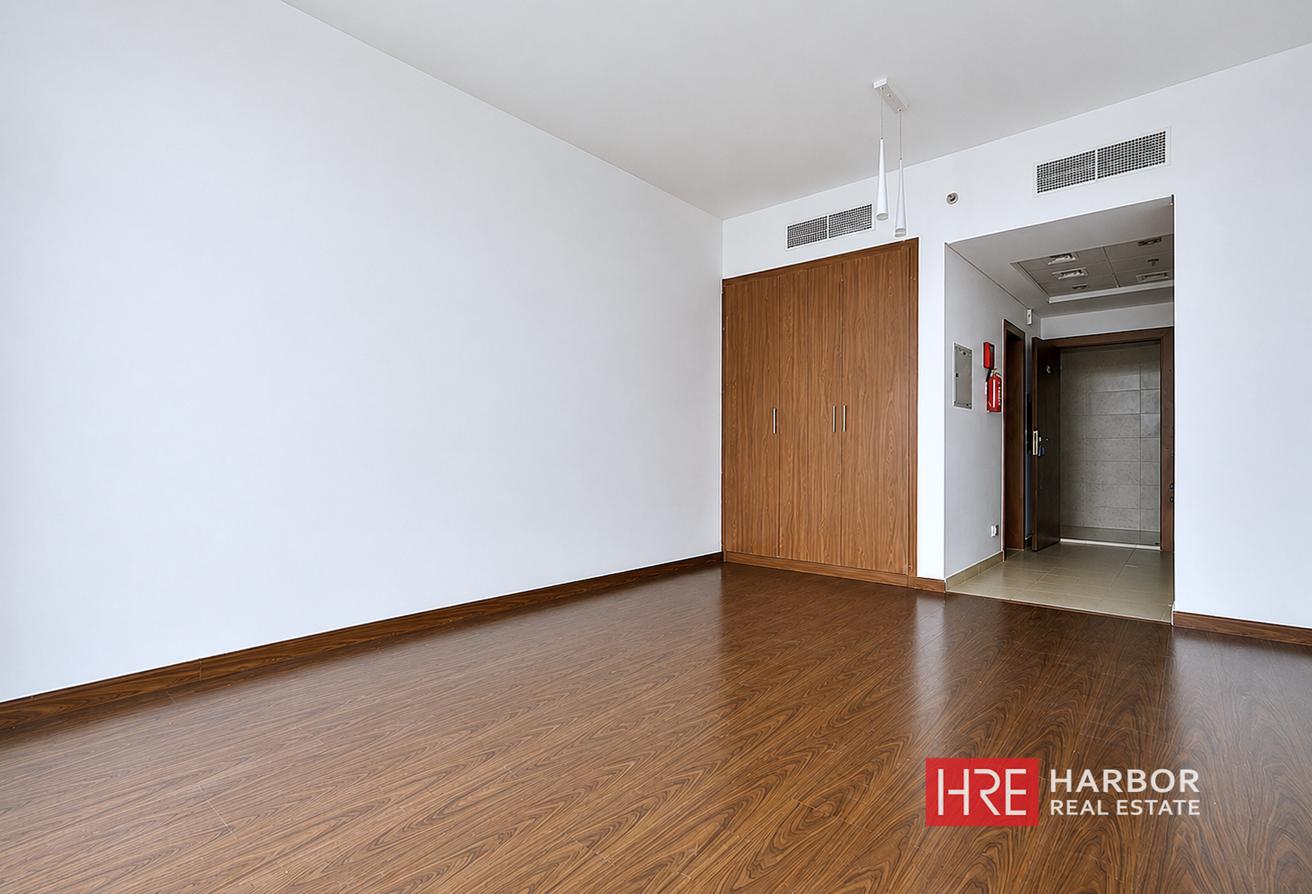 Ready to Move In | Spacious Studio | 12 Cheques photo 3