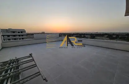 شقة - 2 غرف نوم - 3 حمامات للايجار في سراب 2 - الجادة - الشارقة