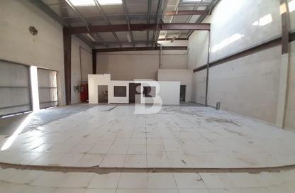 Warehouse - Studio for rent in Phase 1 - Dubai Investment Park (DIP) - Dubai