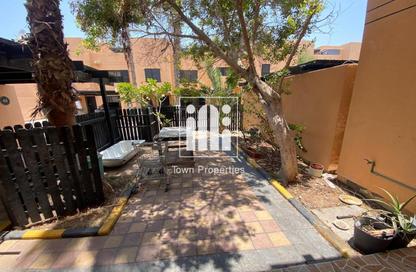 Villa - 4 Bedrooms - 5 Bathrooms for rent in Al Karamah - Abu Dhabi