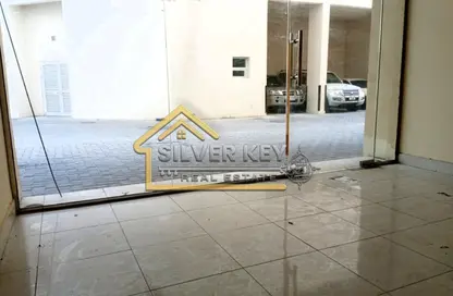 Shop - Studio for rent in Rolla Square - Rolla Area - Sharjah