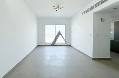 شقة - 2 غرف نوم - 3 حمامات للايجار في البرج الإمبراطوري - ديستريكت 17 - قرية جميرا الدائرية - دبي