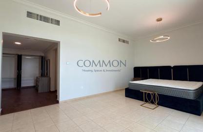Villa - 4 - 5 for rent in Jumeirah Islands - Dubai Villa - 4 - 5 for rent in Jumeirah Islands - Dubai