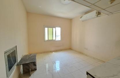 Apartment - Studio - 1 for rent in Muwailih Building - Muwaileh - Sharjah