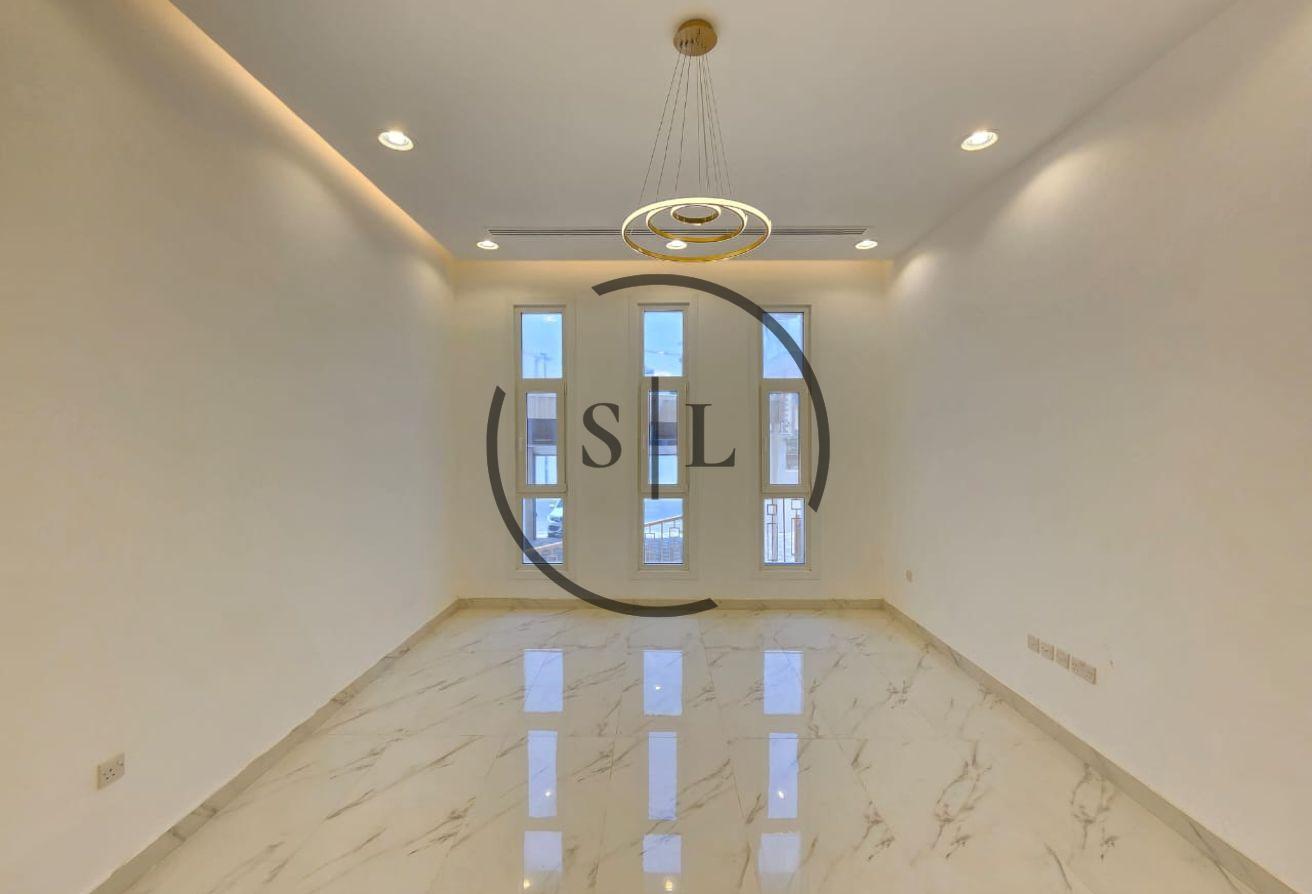Brand New Luxury Villa with Pool, Lift and Garden photo 12
