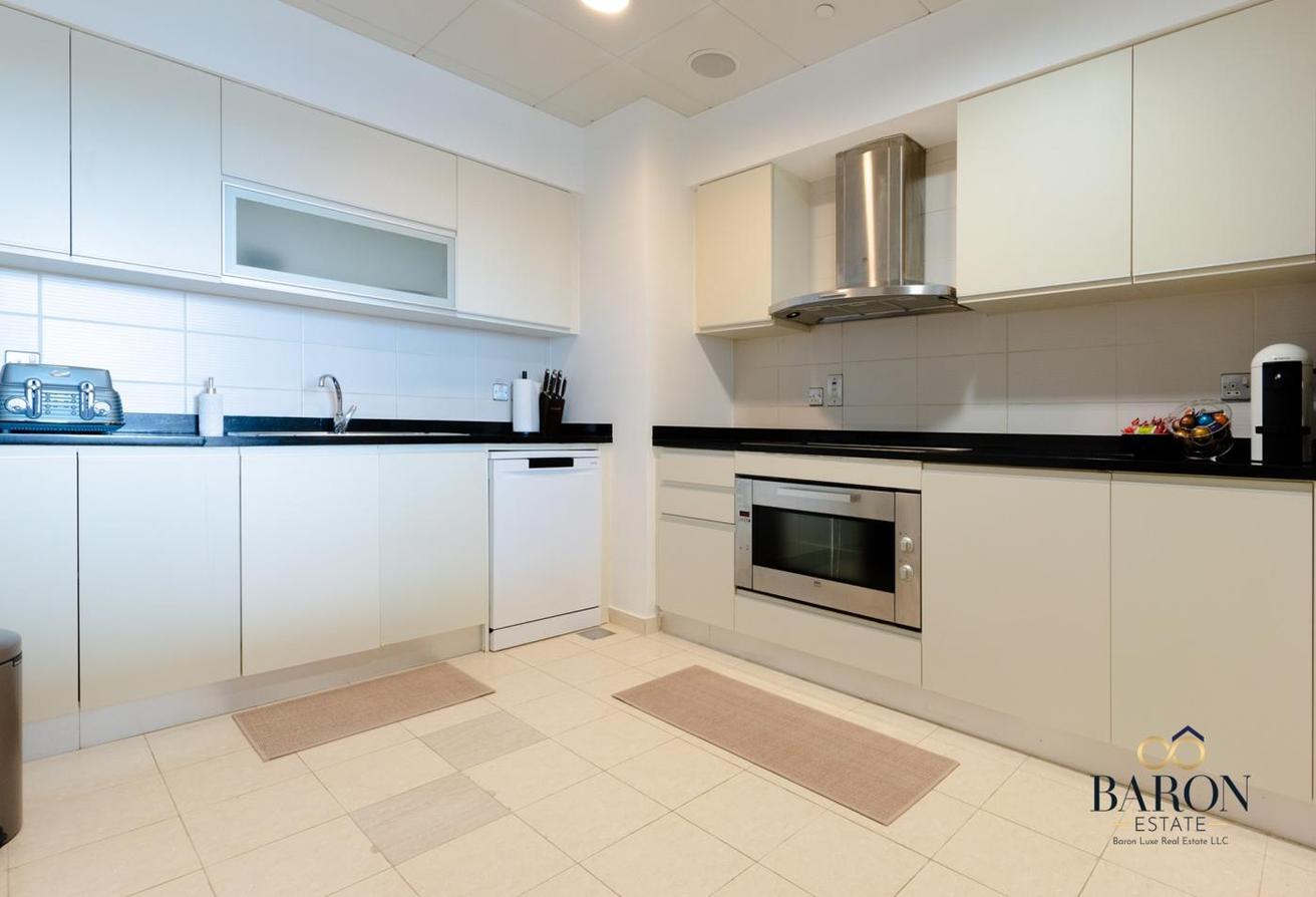 Upgraded | Sea View | Fully Furnished photo 4