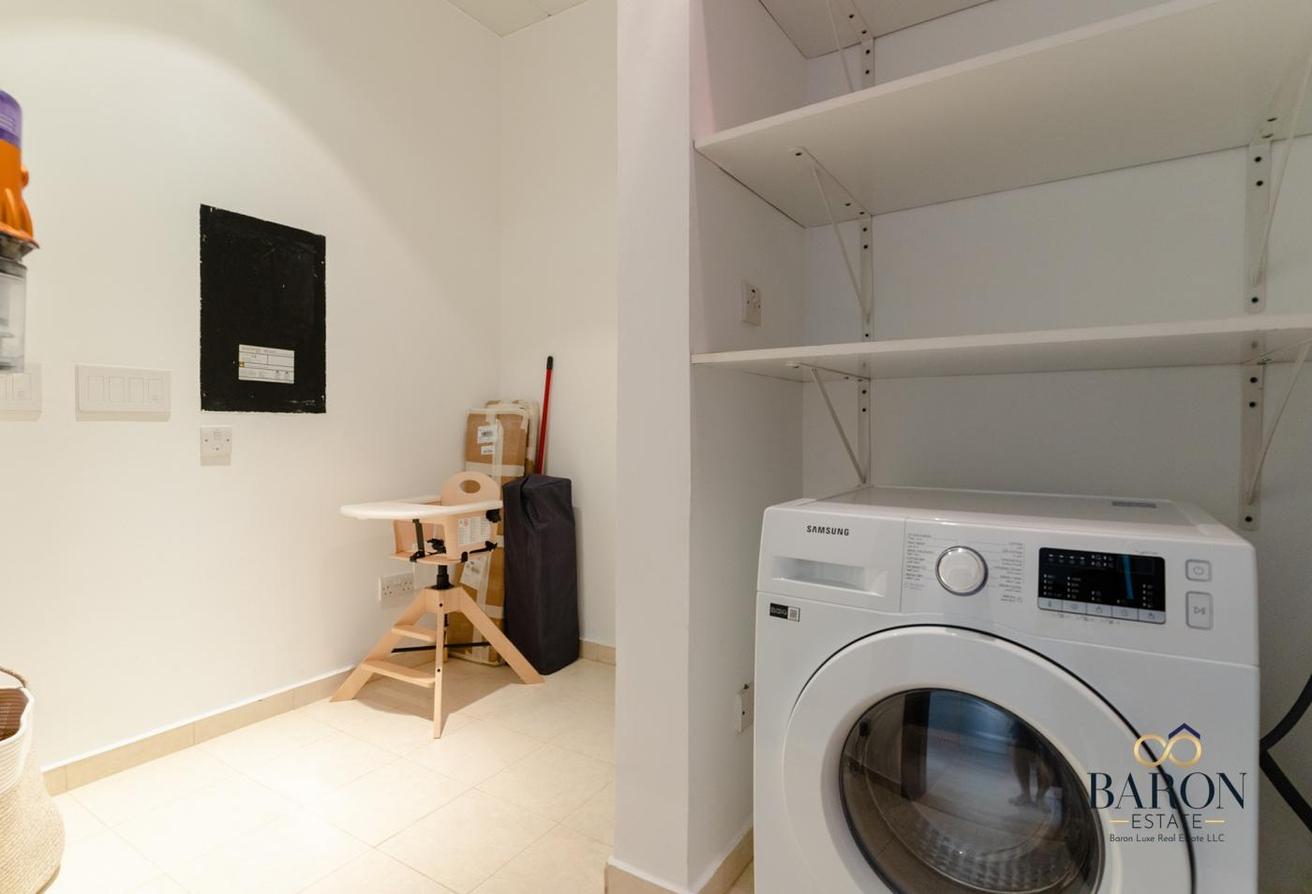 Upgraded | Sea View | Fully Furnished photo 12