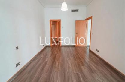 Apartment - 3 Bedrooms - 4 Bathrooms for rent in Al Nabat - Shoreline Apartments - Palm Jumeirah - Dubai