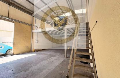 Warehouse - Studio - 1 Bathroom for rent in Industrial Building 13 - Industrial Area 13 - Sharjah Industrial Area - Sharjah