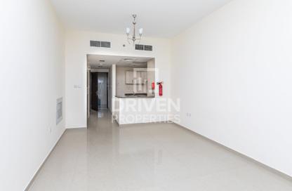 Apartment - Studio - 1 for sale in UniEstate Sports Tower - Dubai Sports City - Dubai