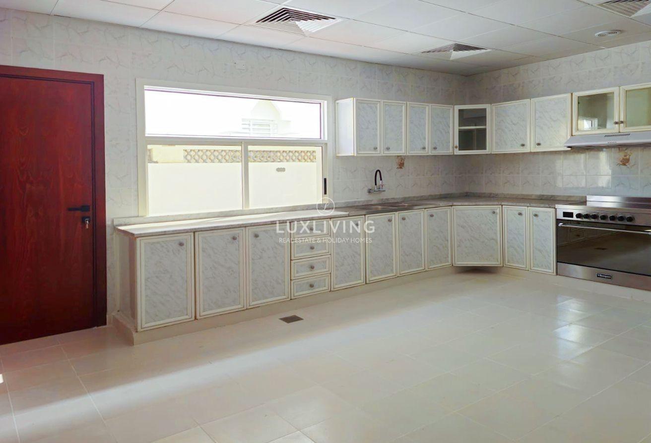 DETACHED | FULLY RENOVATED | BRIGHT 4BR+MAIDS photo 5