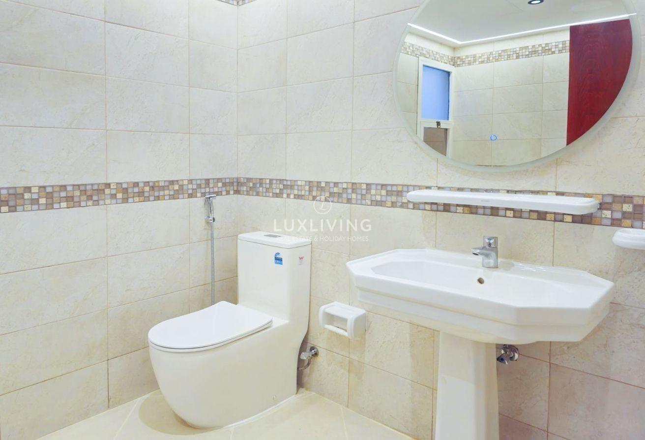 DETACHED | FULLY RENOVATED | BRIGHT 4BR+MAIDS photo 15