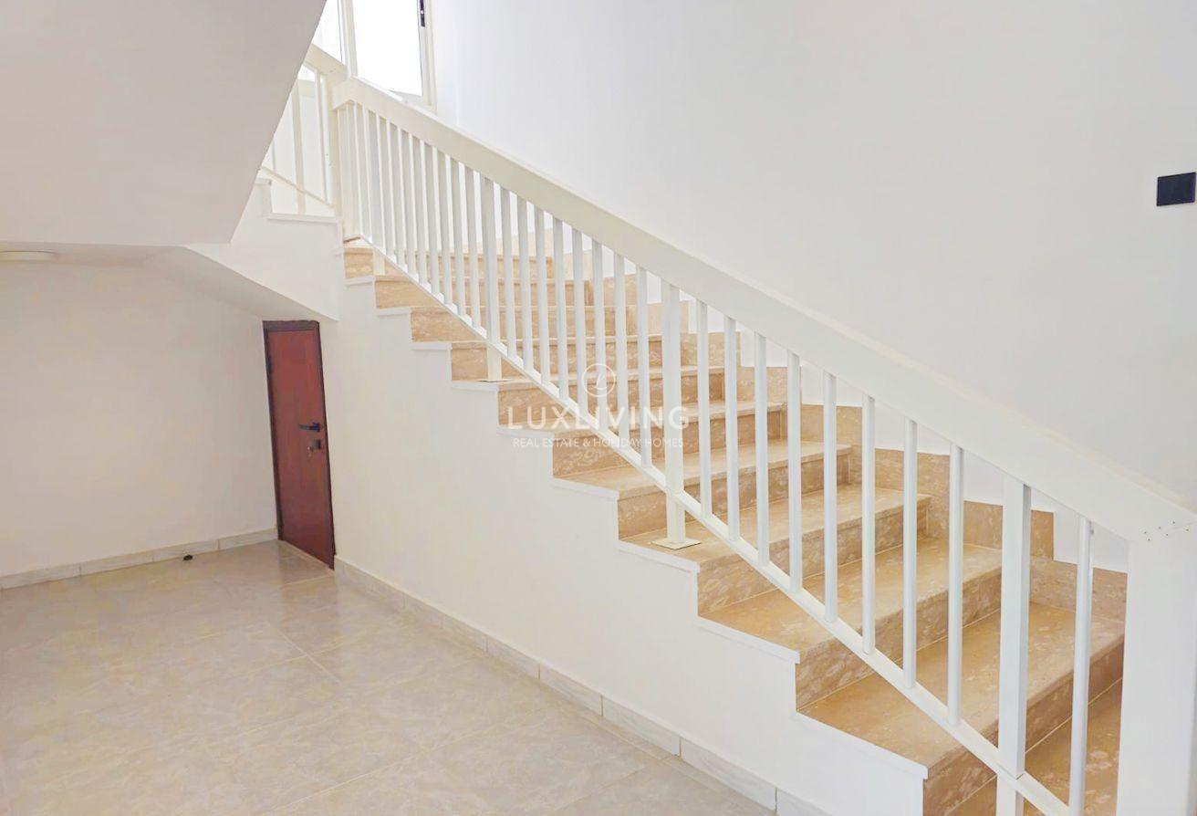 DETACHED | FULLY RENOVATED | BRIGHT 4BR+MAIDS photo 8