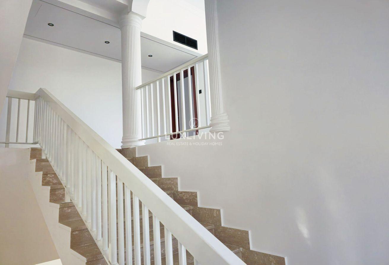 DETACHED | FULLY RENOVATED | BRIGHT 4BR+MAIDS photo 9