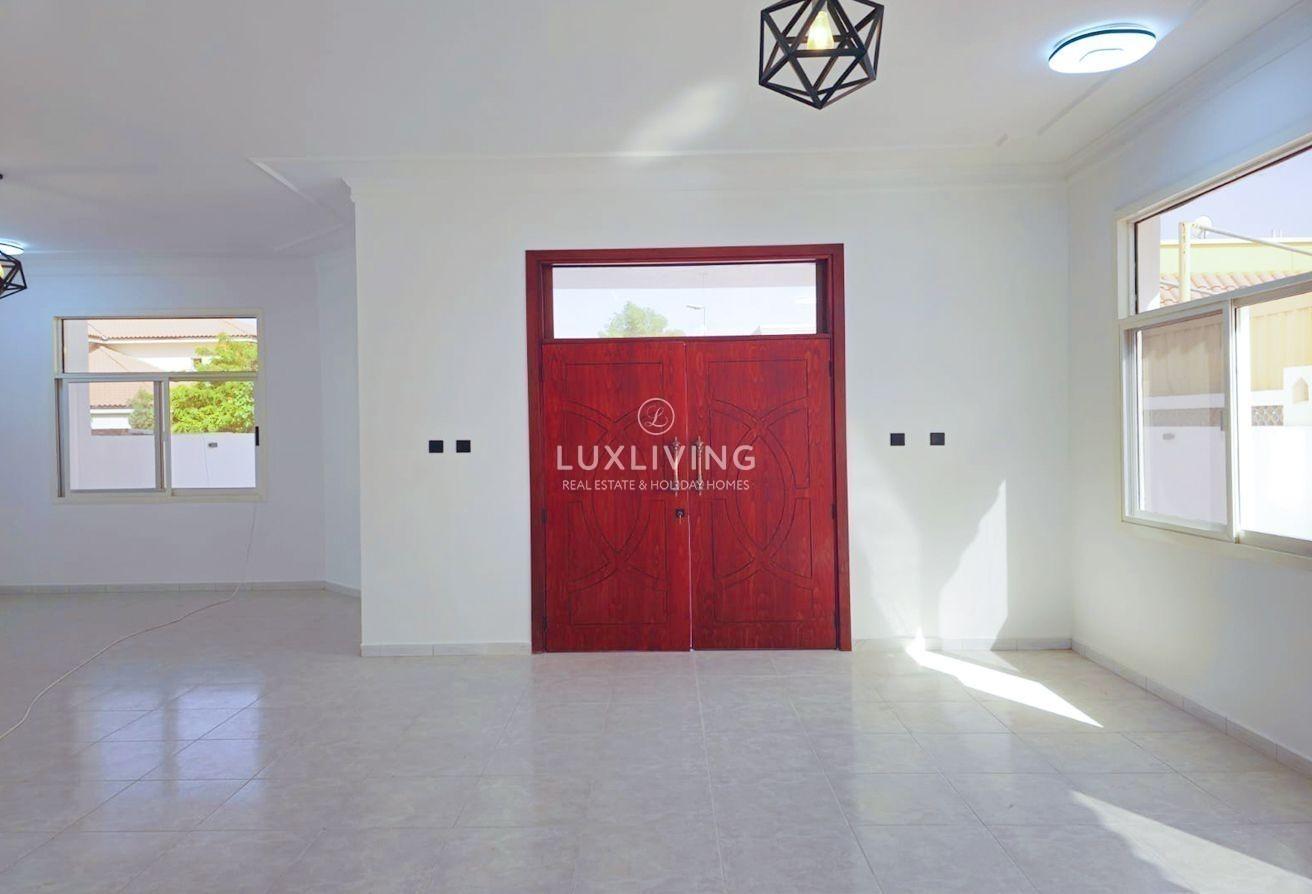DETACHED | FULLY RENOVATED | BRIGHT 4BR+MAIDS photo 3