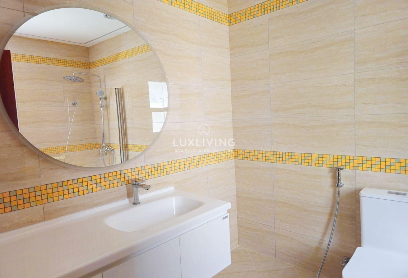 DETACHED | FULLY RENOVATED | BRIGHT 4BR+MAIDS photo 14