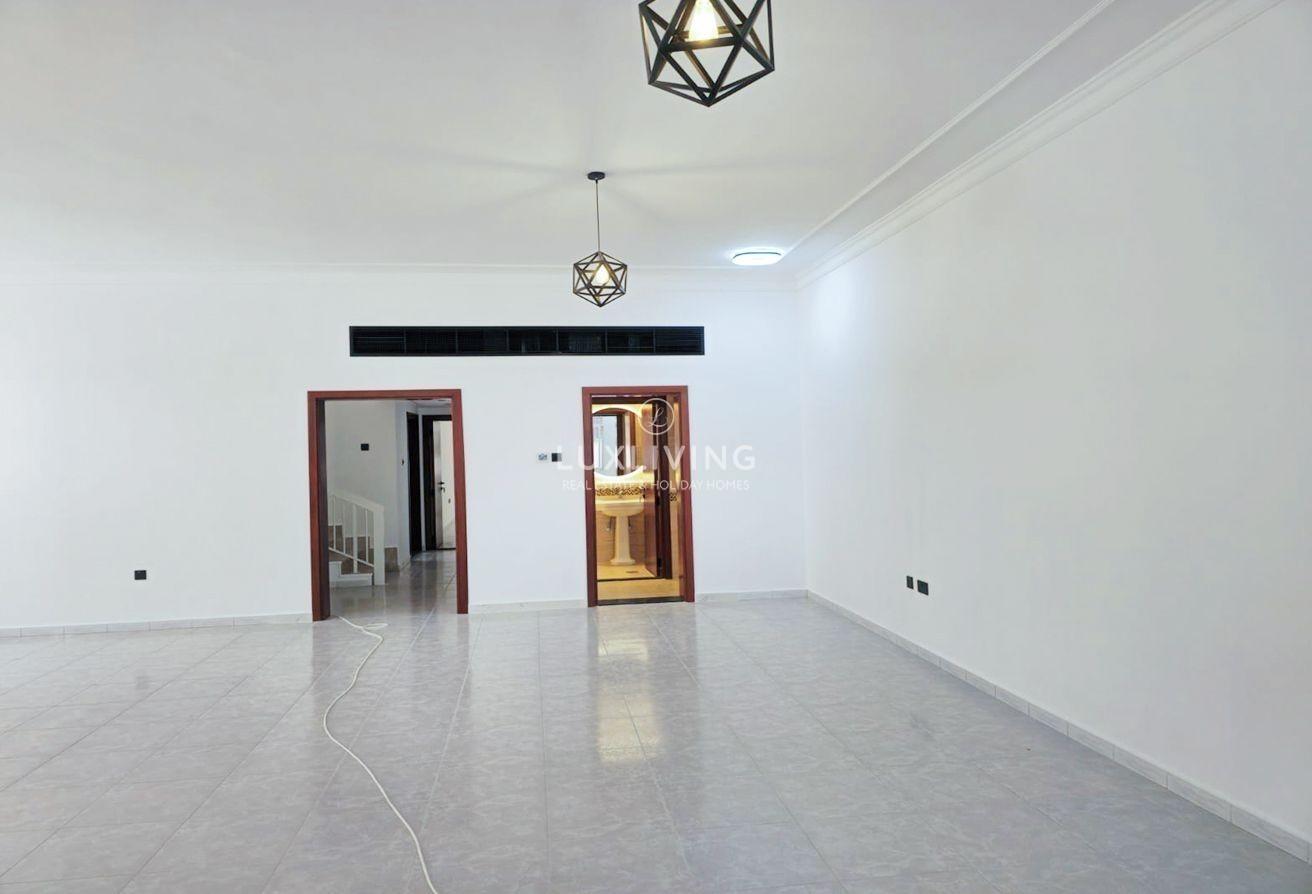 DETACHED | FULLY RENOVATED | BRIGHT 4BR+MAIDS photo 2