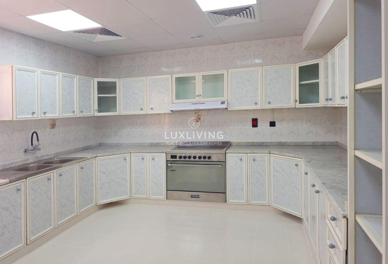 DETACHED | FULLY RENOVATED | BRIGHT 4BR+MAIDS photo 6