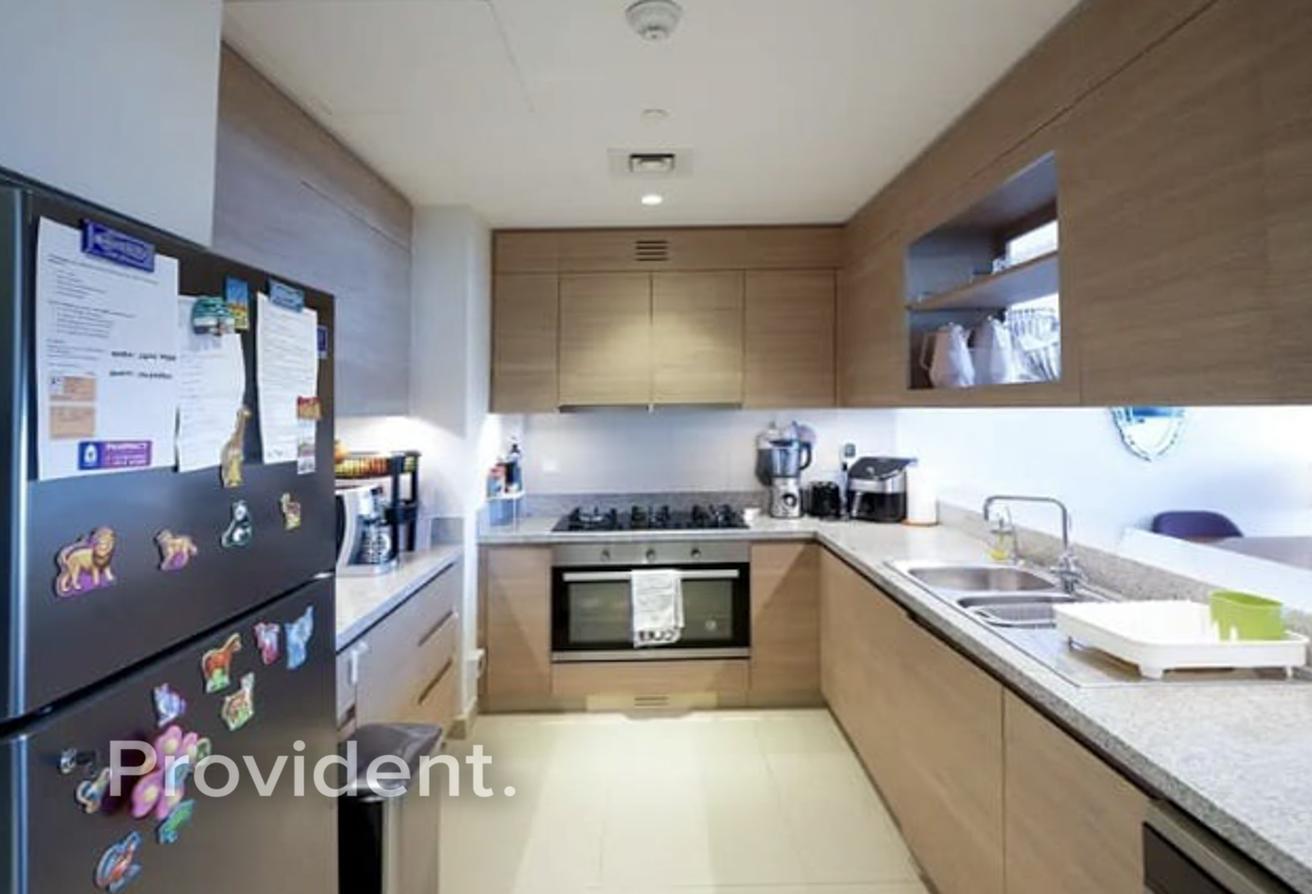 High Floor | Bright | Spacious | Vacant Soon photo 8