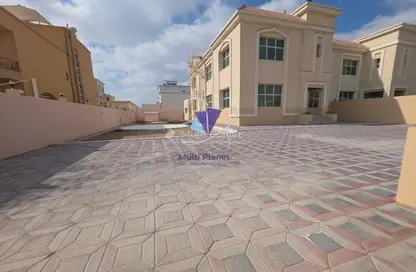 شقة - 6 غرف نوم - 8 حمامات للايجار في مدينة خليفة - أبوظبي