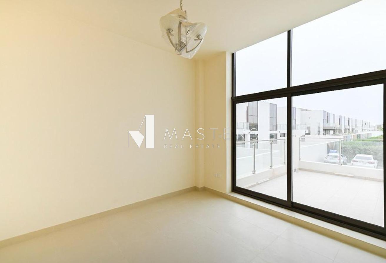Vacant | Spacious 4BR | Gated Community photo 9