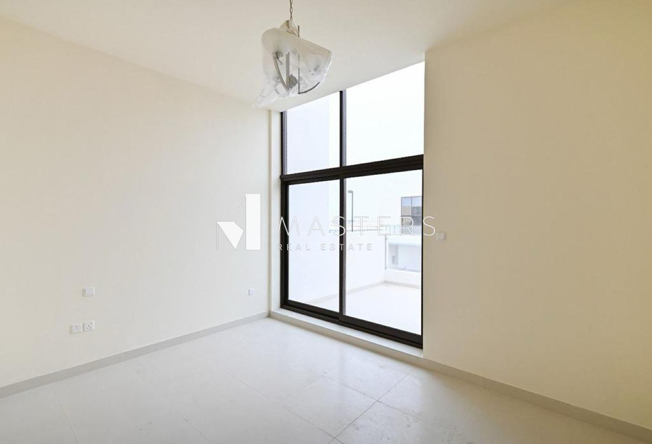 Vacant | Spacious 4BR | Gated Community photo 5