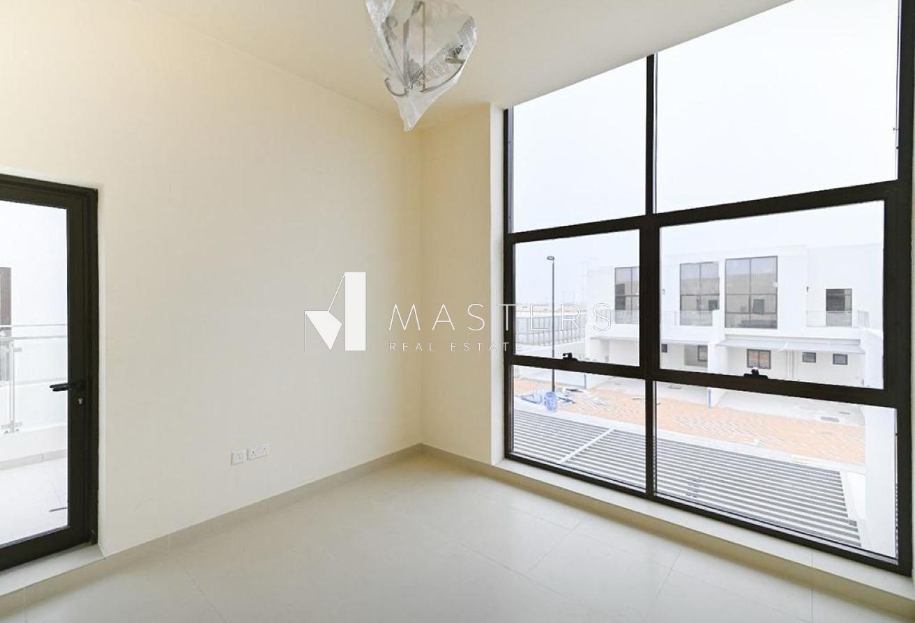 Vacant | Spacious 4BR | Gated Community photo 12