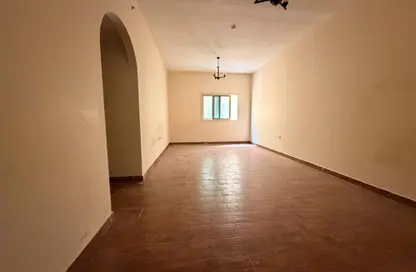 شقة - 3 غرف نوم - 3 حمامات للايجار في مجمع مويلح - تجارية مويلح - الشارقة