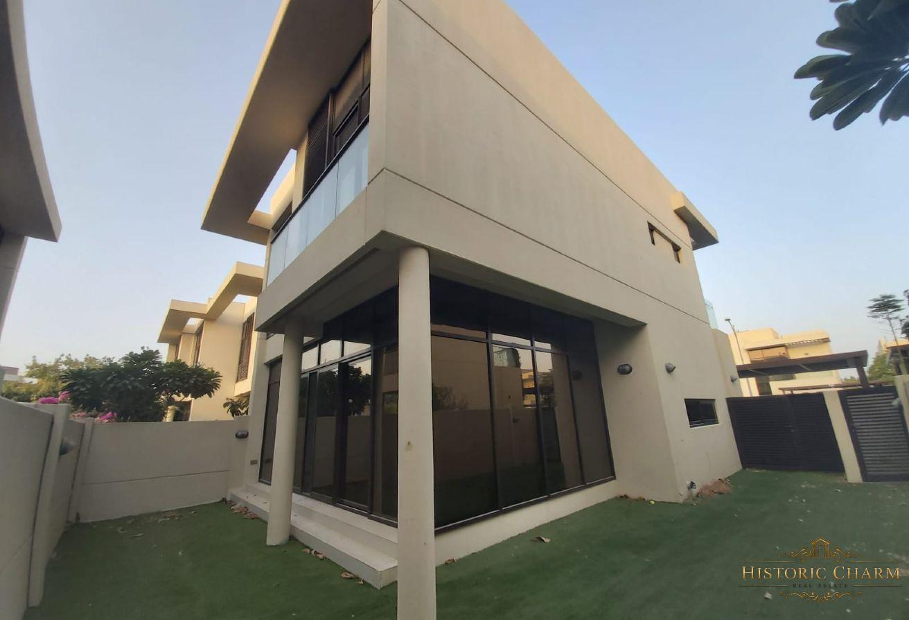 3 BR Villa in Damac Hills with Private Garden photo 3