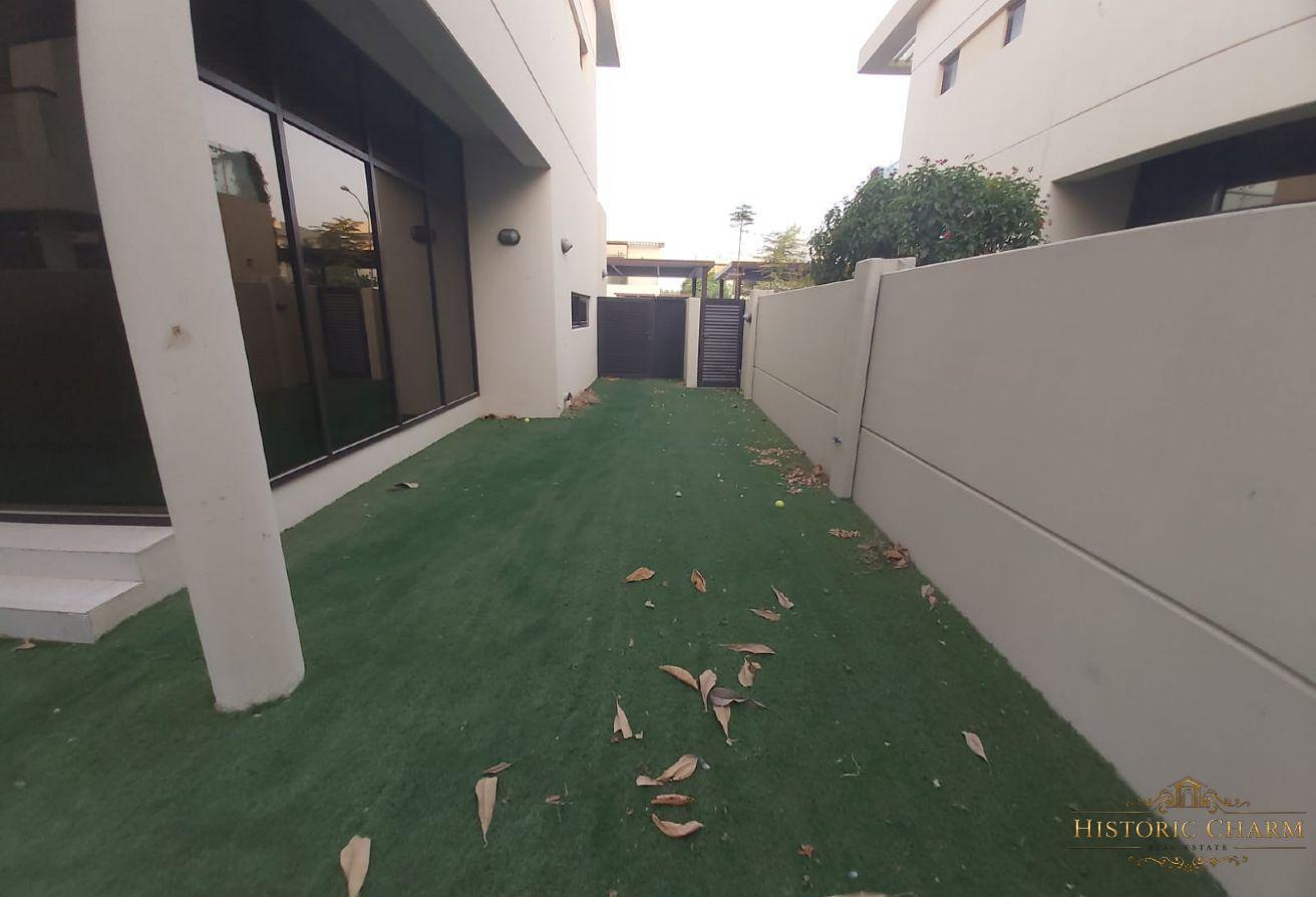 3 BR Villa in Damac Hills with Private Garden photo 4