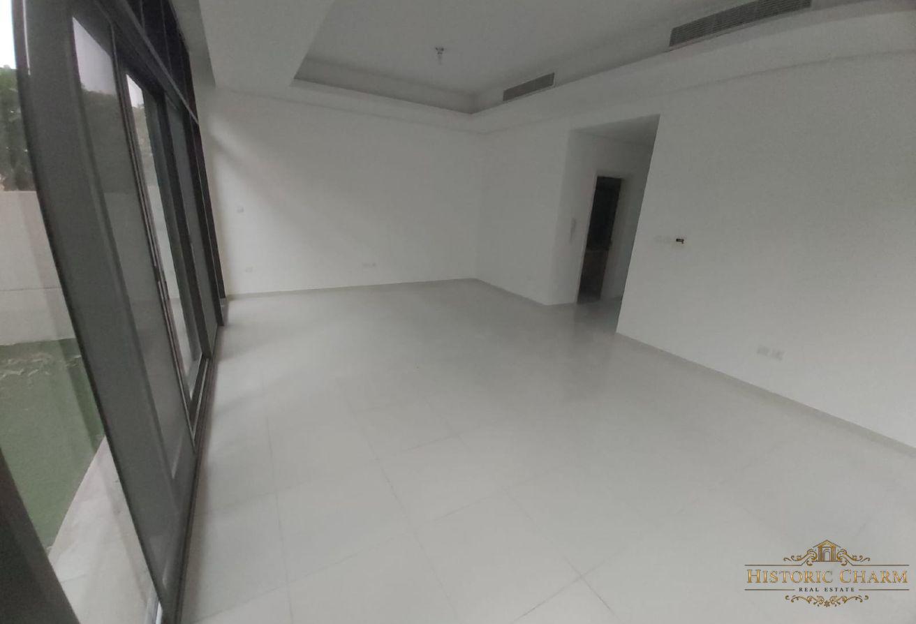 3 BR Villa in Damac Hills with Private Garden photo 6