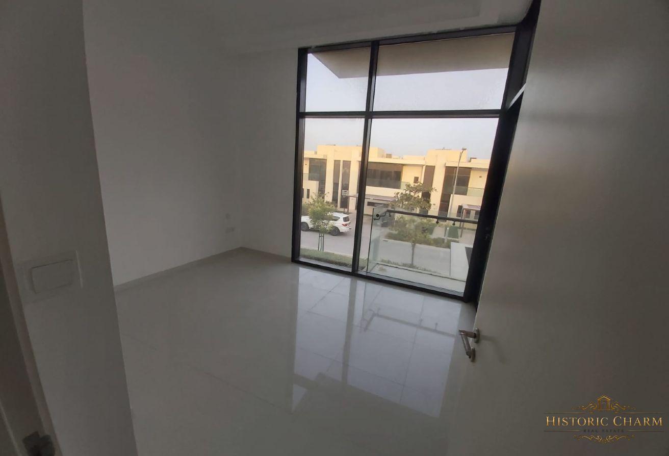 3 BR Villa in Damac Hills with Private Garden photo 12