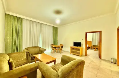 Apartment - 1 Bedroom - 2 Bathrooms for rent in Cornich Al Khalidiya - Al Khalidiya - Abu Dhabi