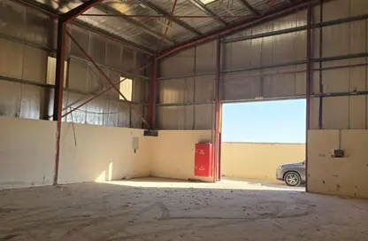 مستودع - استوديو - 2 حمامات للايجار في أم درع - أم القيوين