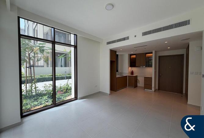 التسليم الآن | إطلالة على المسبح | الوصول إلى شاطئ الخور