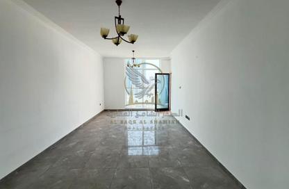 Apartment - 2 - 3 for rent in Al Wafaa building - Al Majaz 2 - Al Majaz - Sharjah Apartment - 2 - 3 for rent in Al Wafaa building - Al Majaz 2 - Al Majaz - Sharjah