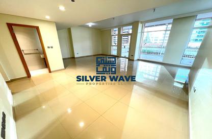 Duplex - 3 Bedrooms - 4 Bathrooms for rent in United Square - Al Khalidiya - Abu Dhabi