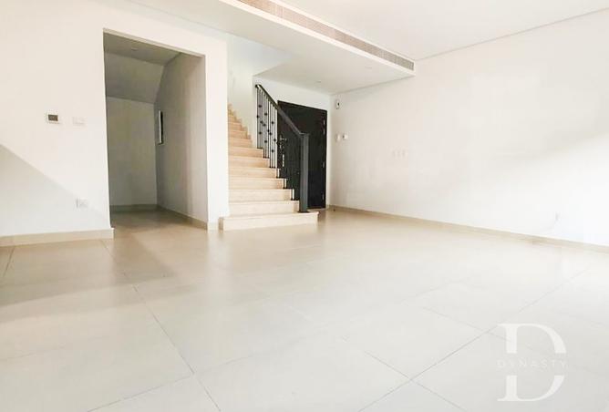 Well maintained / Easy access / Vacant / Grass photo 3