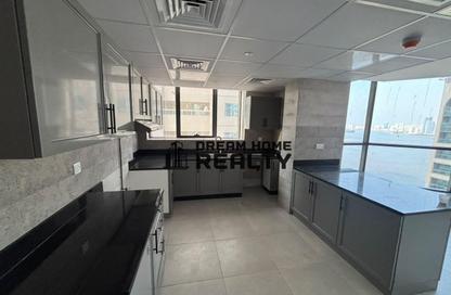 Apartment - 3 - 4 for rent in Blue Tower - Al Majaz 3 - Al Majaz - Sharjah