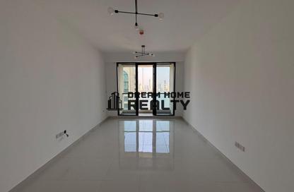 Apartment - 3 - 4 for rent in Blue Tower - Al Majaz 3 - Al Majaz - Sharjah