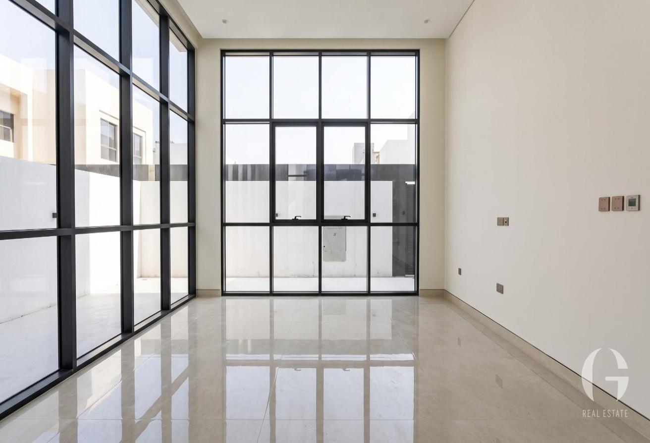 Well Maintained | Ready to Move | Spacious photo 2