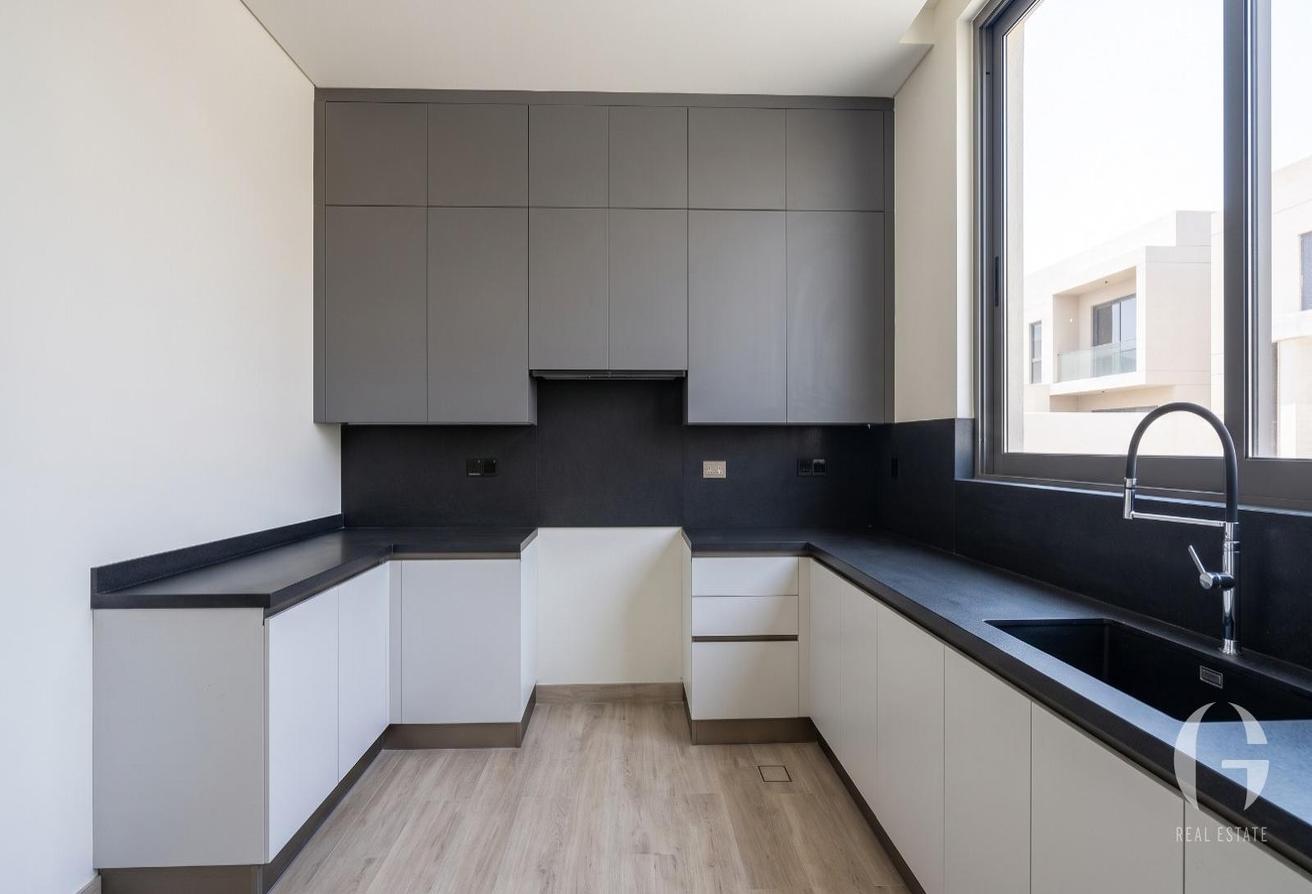 Well Maintained | Ready to Move | Spacious photo 6