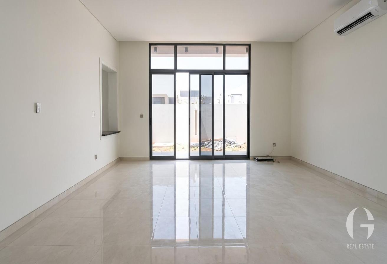 Well Maintained | Ready to Move | Spacious photo 5