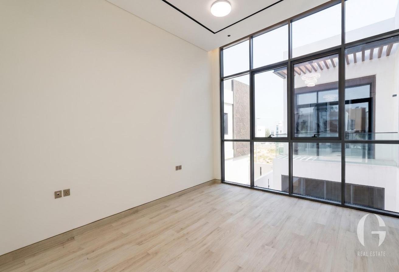 Well Maintained | Ready to Move | Spacious photo 12