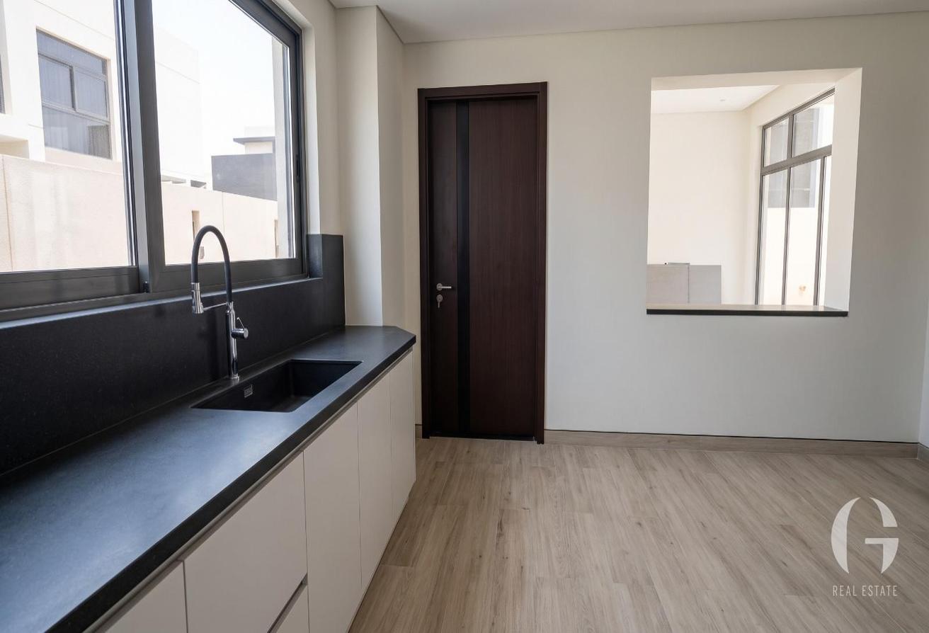 Well Maintained | Ready to Move | Spacious photo 8