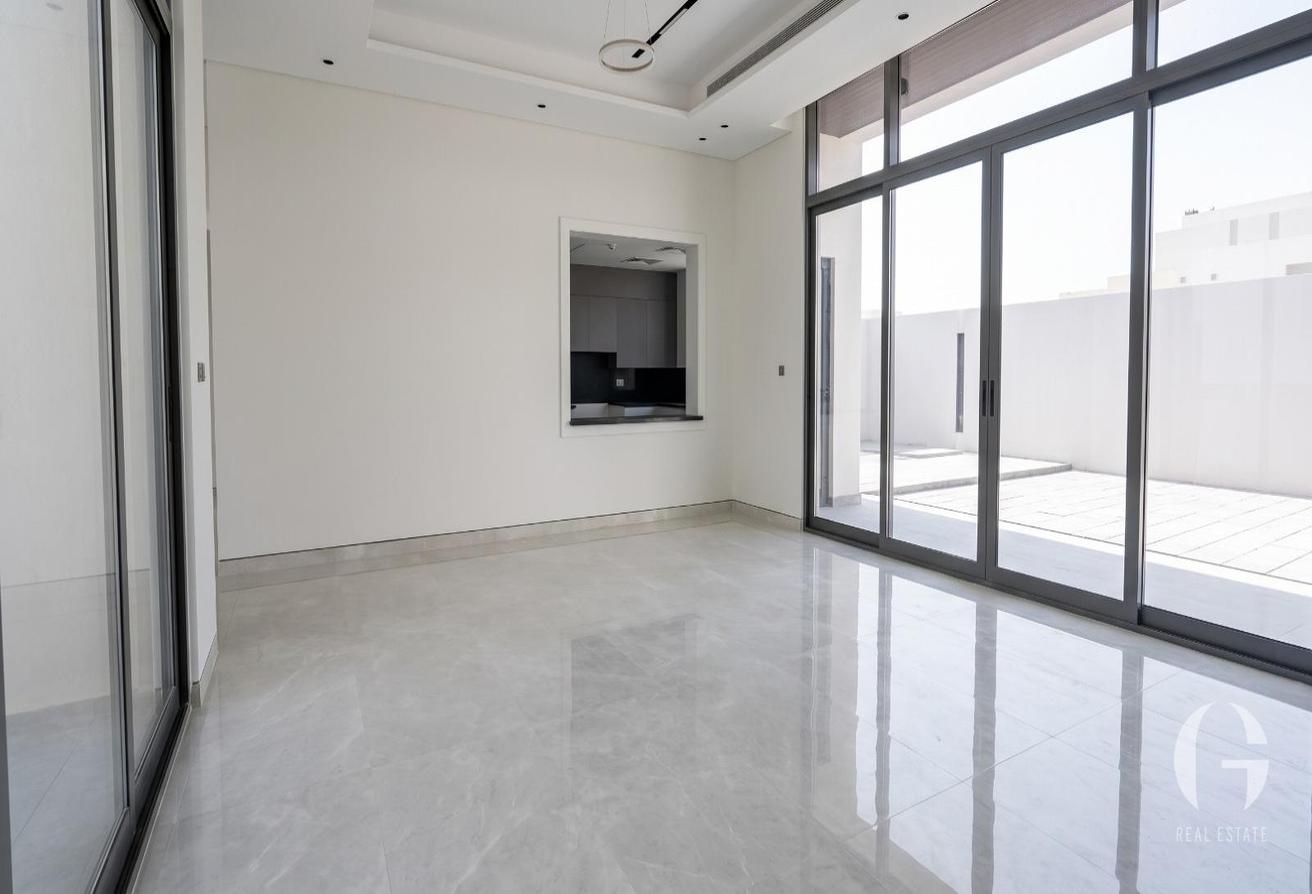 Well Maintained | Ready to Move | Spacious photo 4